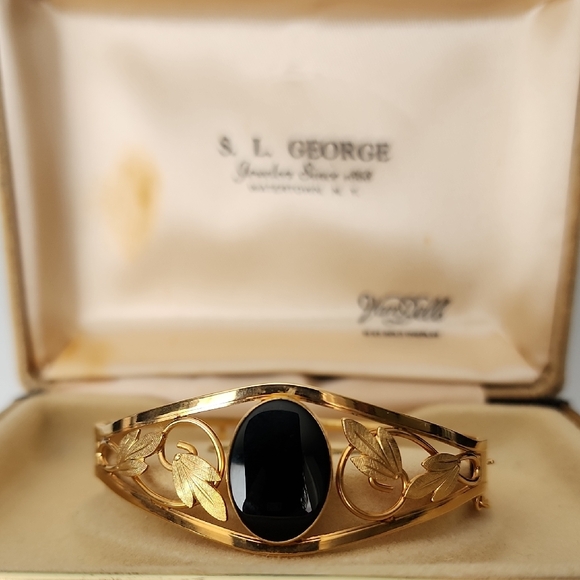 Vintage Jewelry - Vintage Gold and Black Bracelet